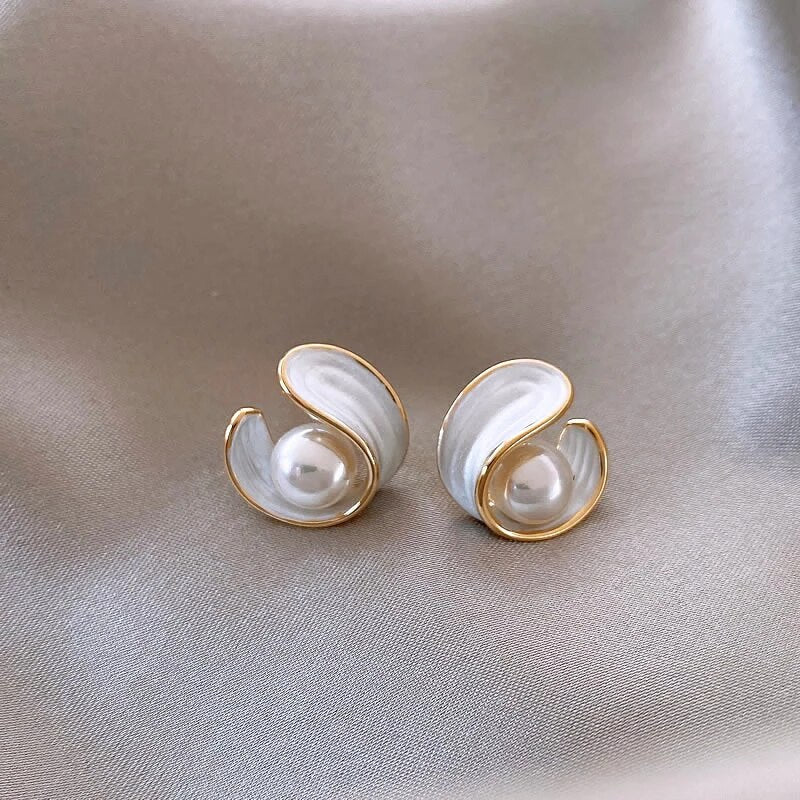 Pendientes de lujo de ópalo blanco con perlas en oro