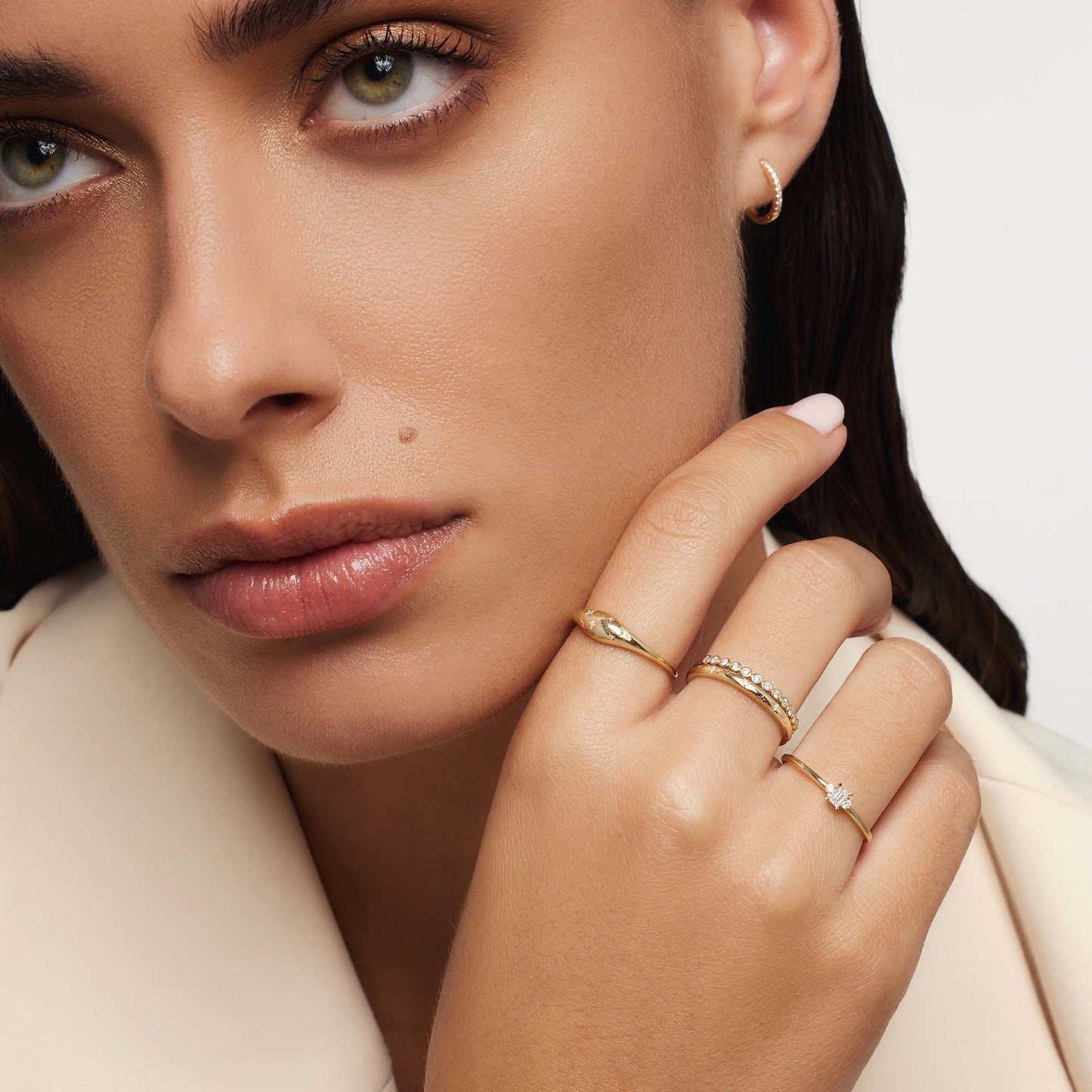 Anillo de diamantes en forma de cúpula
