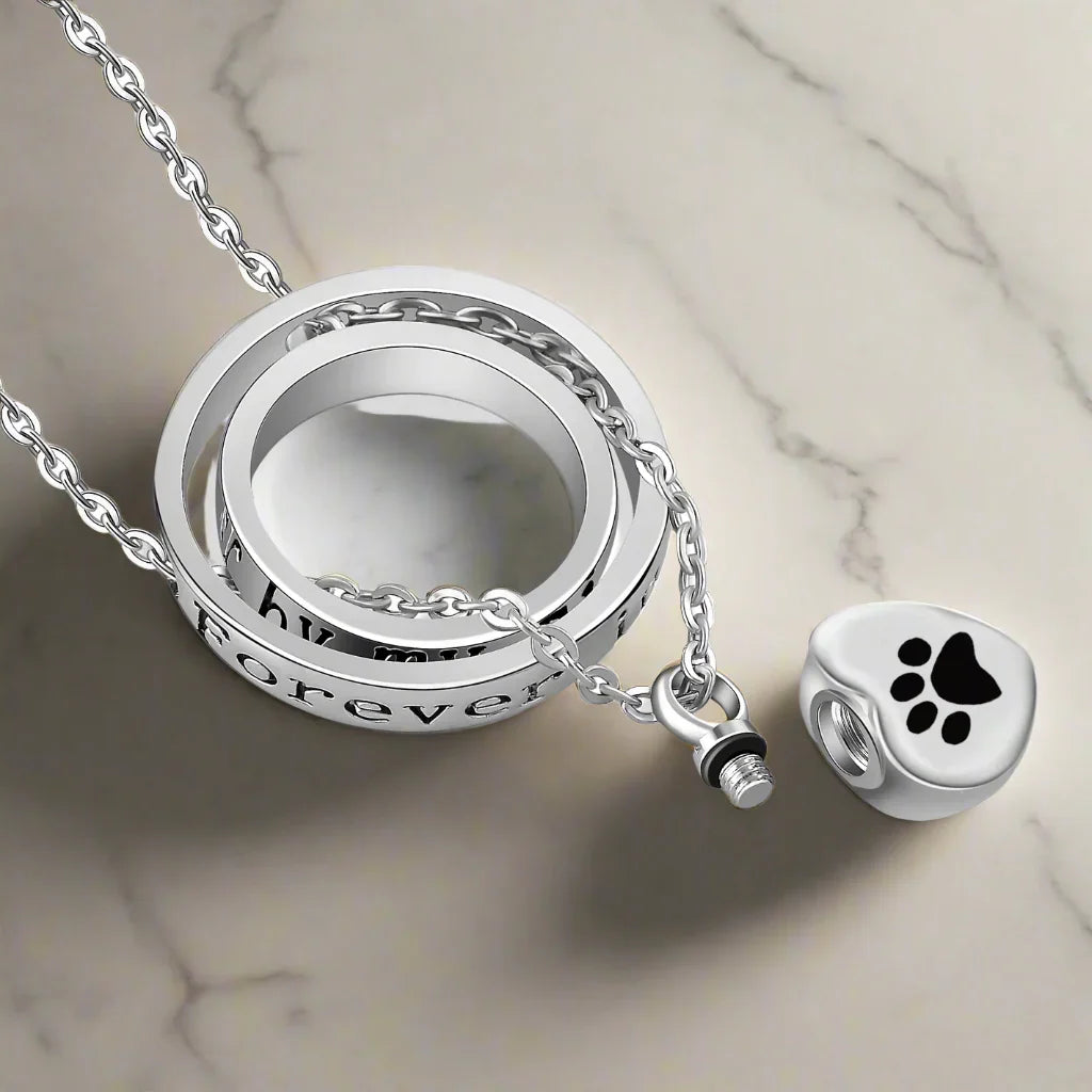 Collar con urna de acero inoxidable en forma de pata
