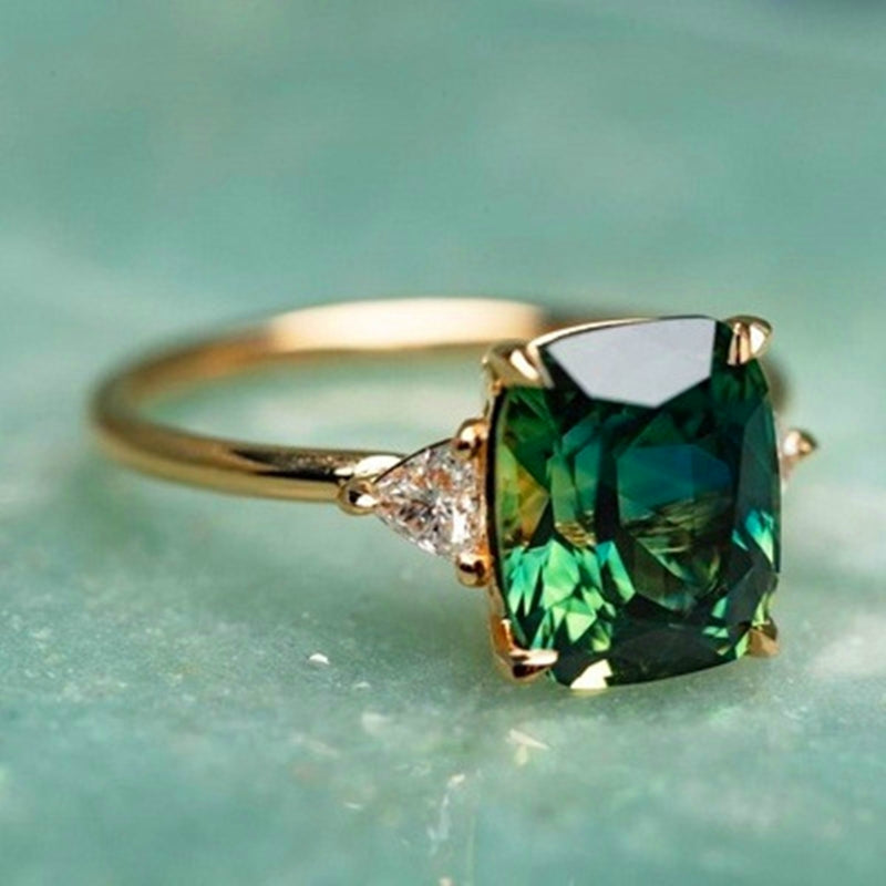 Anillo con circonita verde en oro