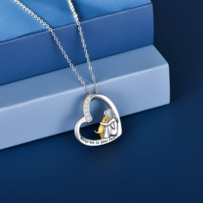 Collar de corazón de plata con perro y circonitas