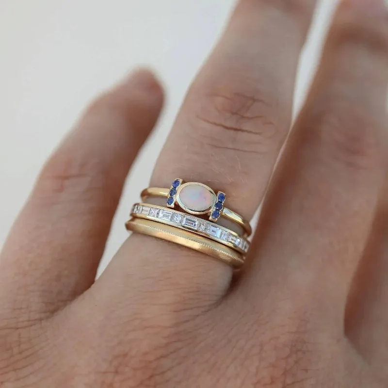 Anillo de oro vintage con ópalo