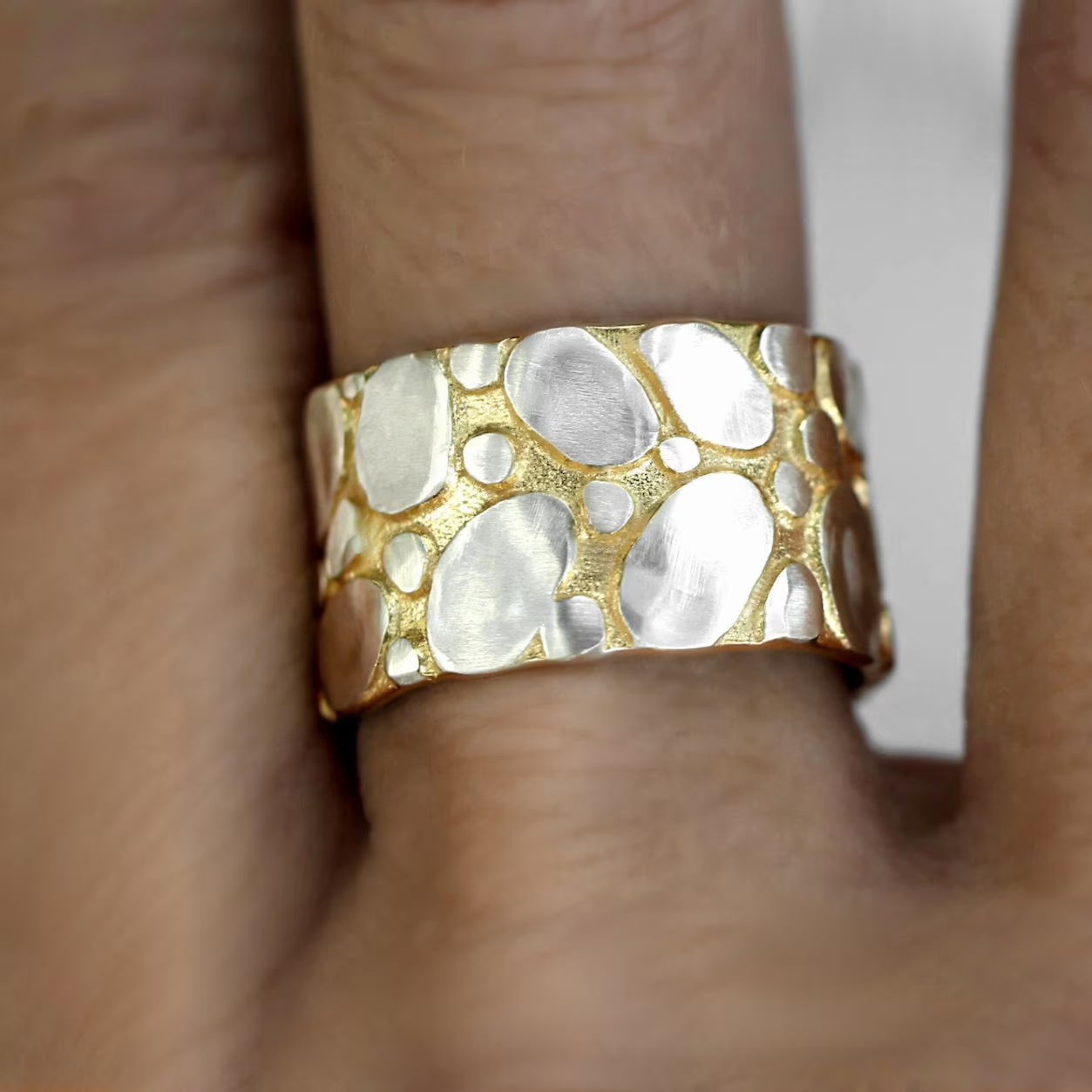 Anillo grueso de oro vintage