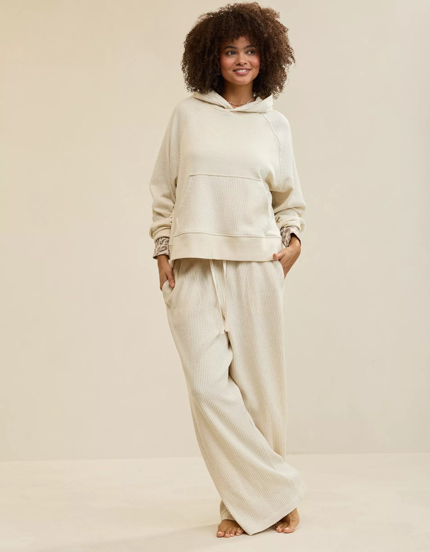 Conjunto Essential Waffle con sudadera y pantalón