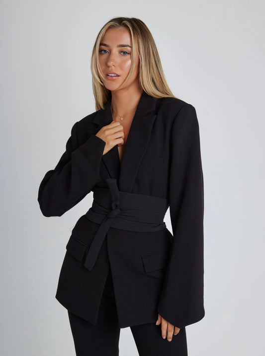 Amara™ | Blazer con cinturón