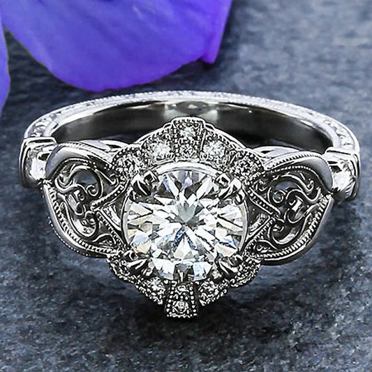 Elegante anillo de circonita en plata de ley 