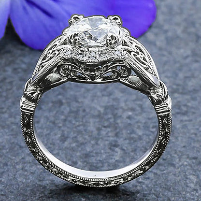 Elegante anillo de circonita en plata de ley 