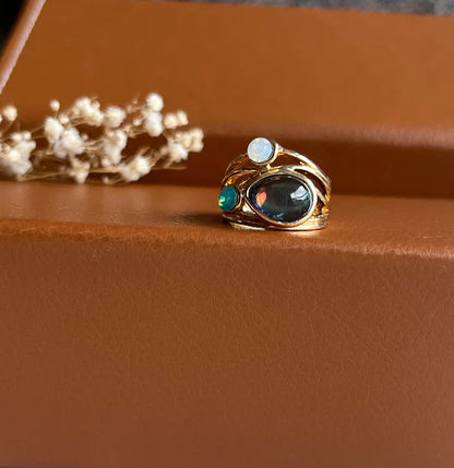 Anillo vintage con piedra lunar azul 