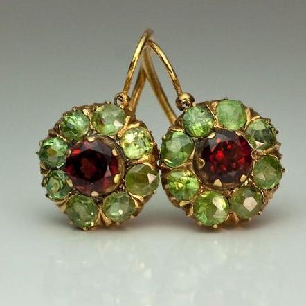 Pendientes vintage de cristal verde y rojo redondeados