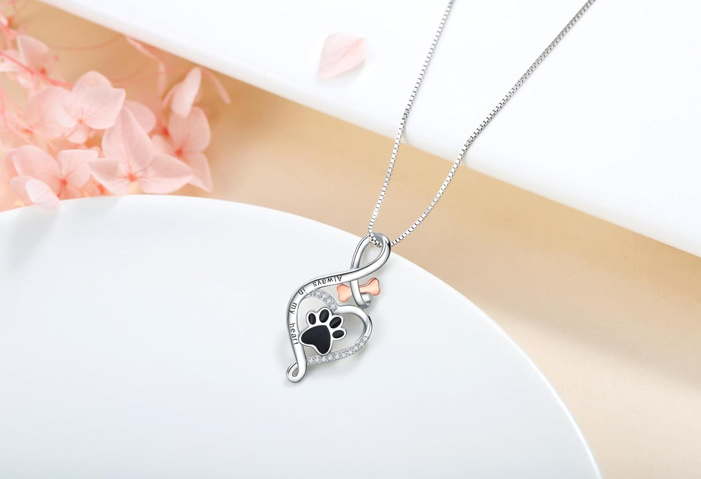 Collar Lucky Paw con corazón, hueso y símbolo de infinito