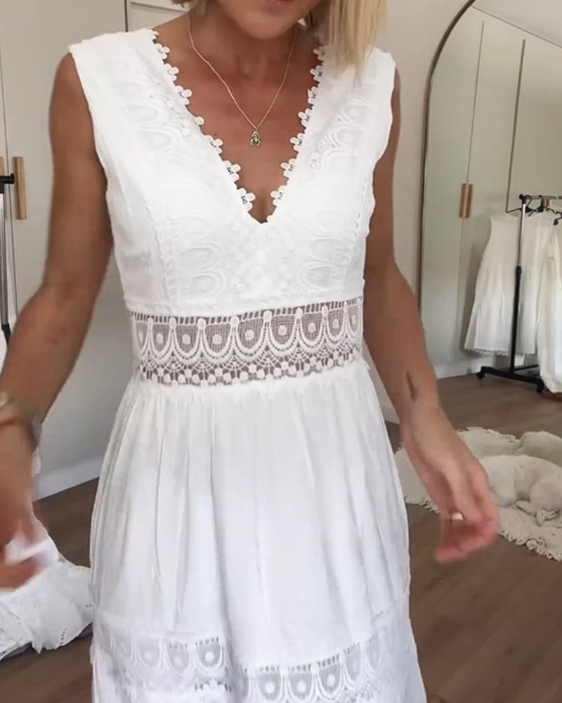 Kim | Vestido de encaje con escote en V (Casi agotado) 