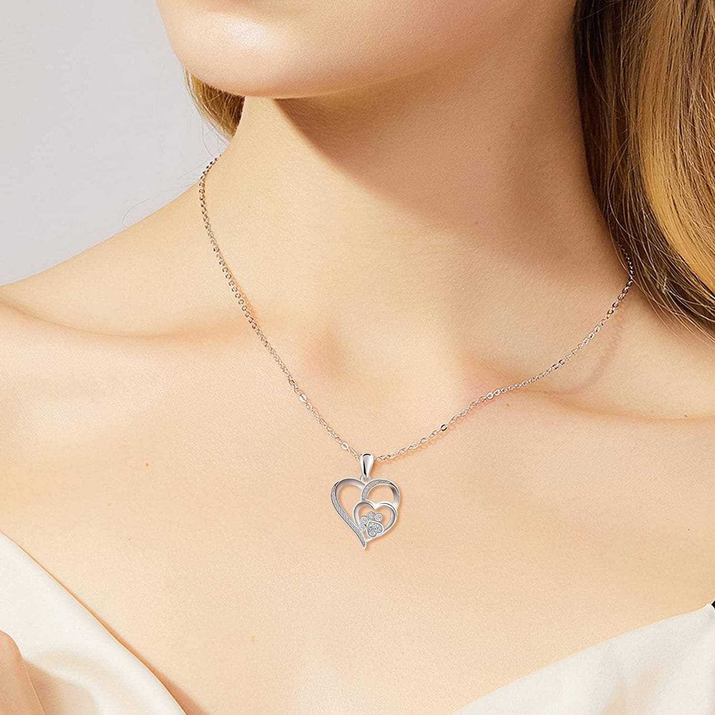 Collar de Plata de Ley con Pata y Corazón con Circonitas