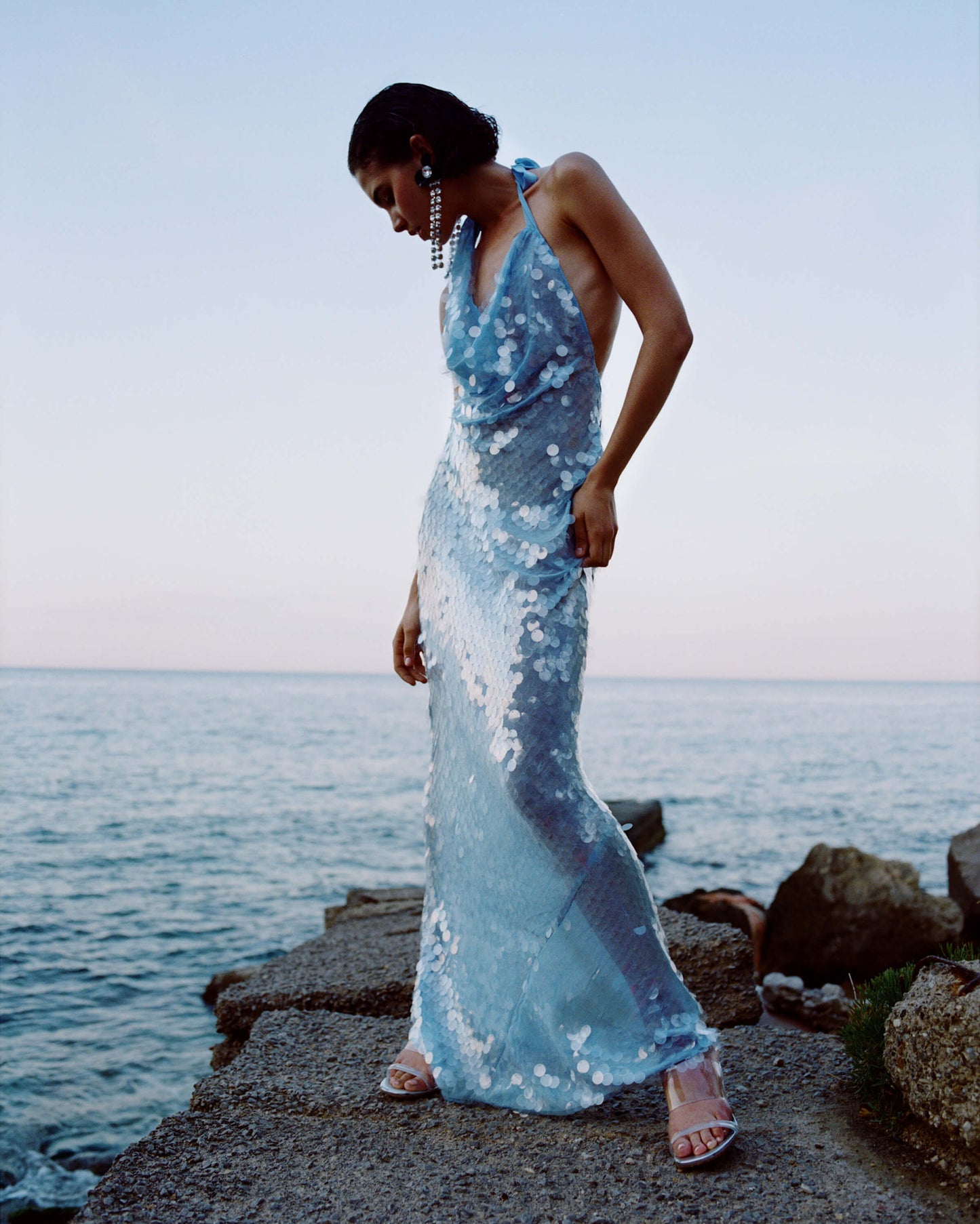 Naline™ | Vestido largo con cuello halter y lentejuelas 