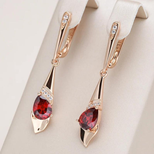 Elegante colgante con cristal rojo en oro 