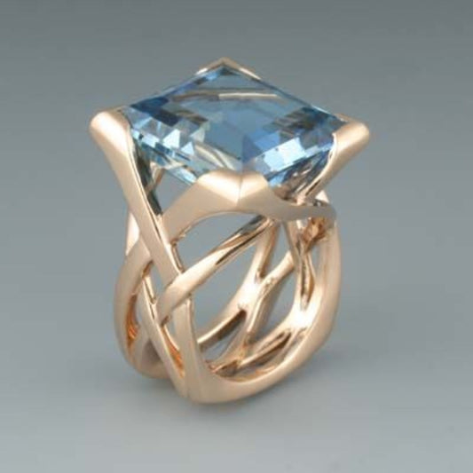 Anillo de oro rosa con circonita azul vintage 