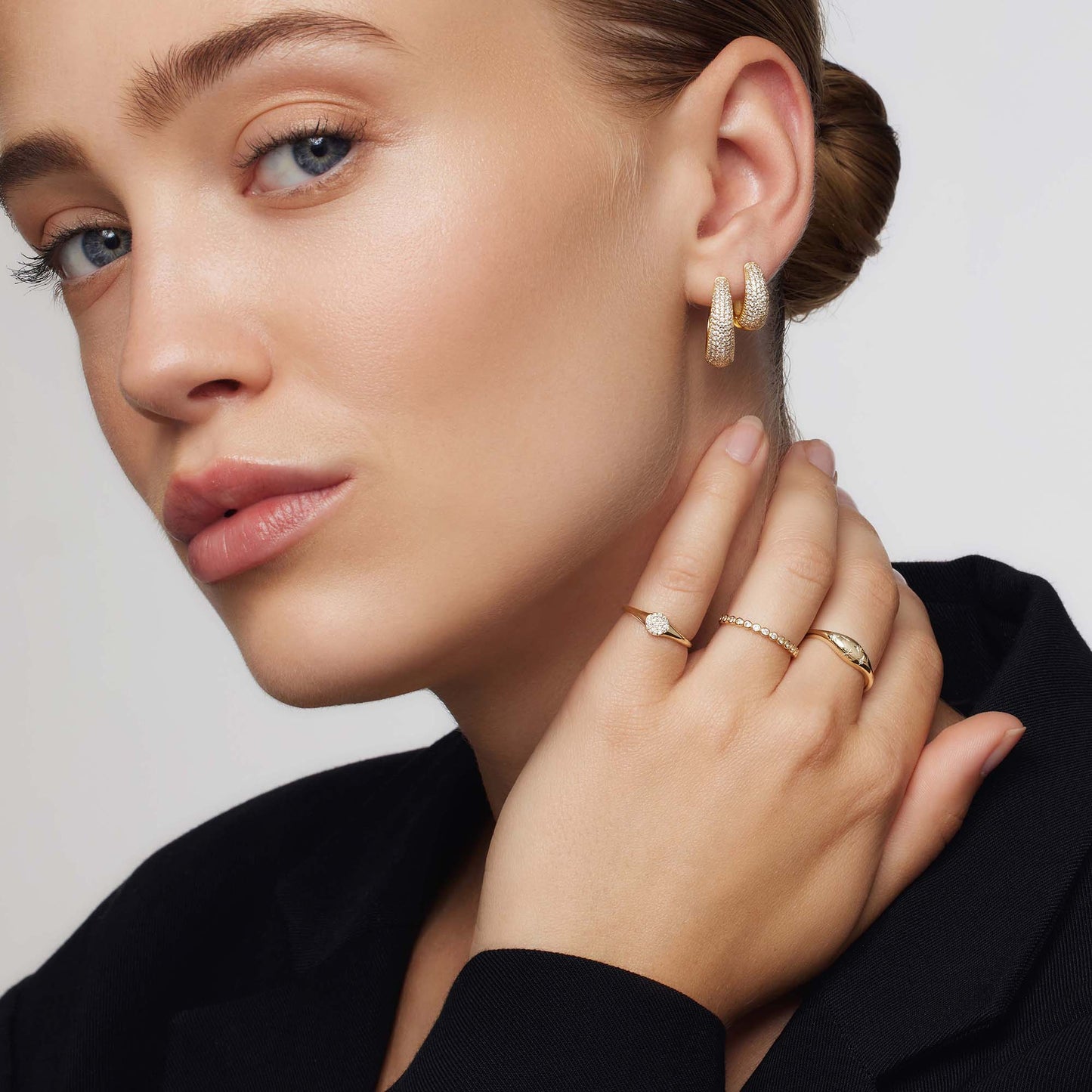 Anillo de diamantes en forma de cúpula