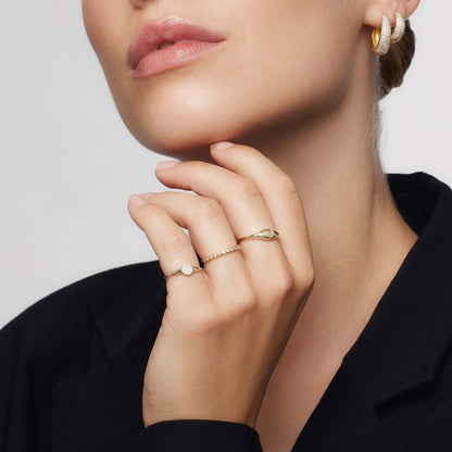 Anillo de diamantes en forma de cúpula