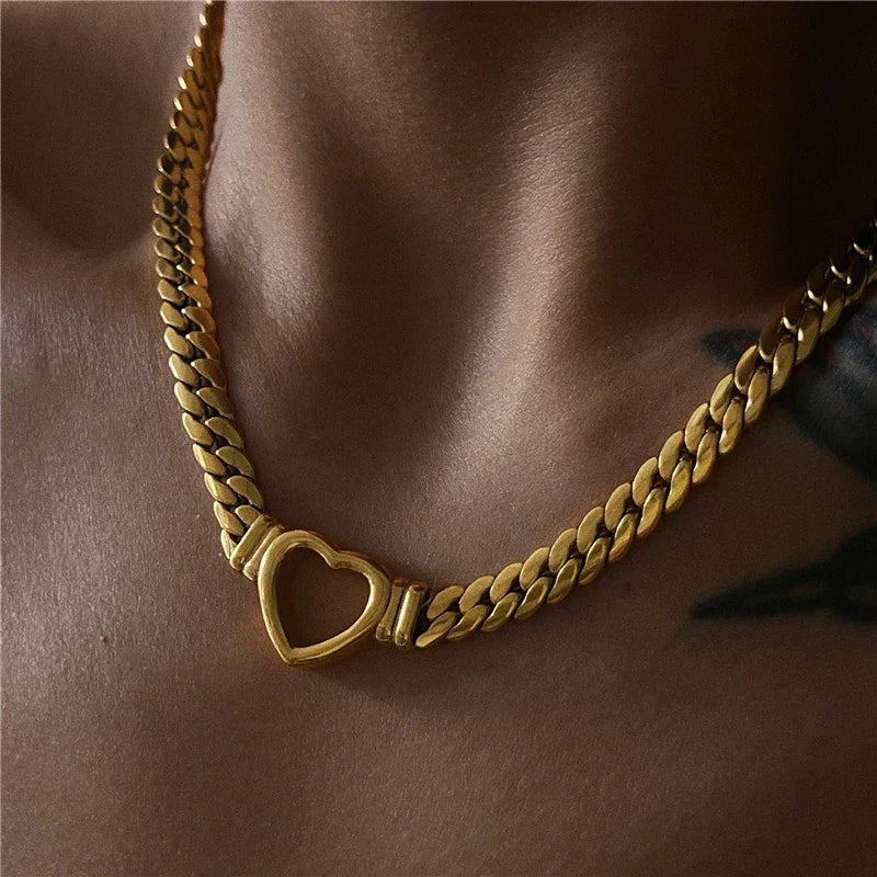Hermoso collar de corazón