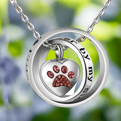 Collar con urna de acero inoxidable en forma de pata