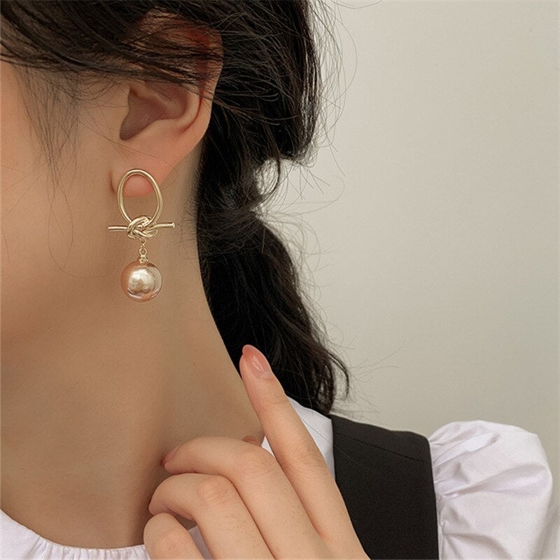 Pendientes de aro con perlas doradas