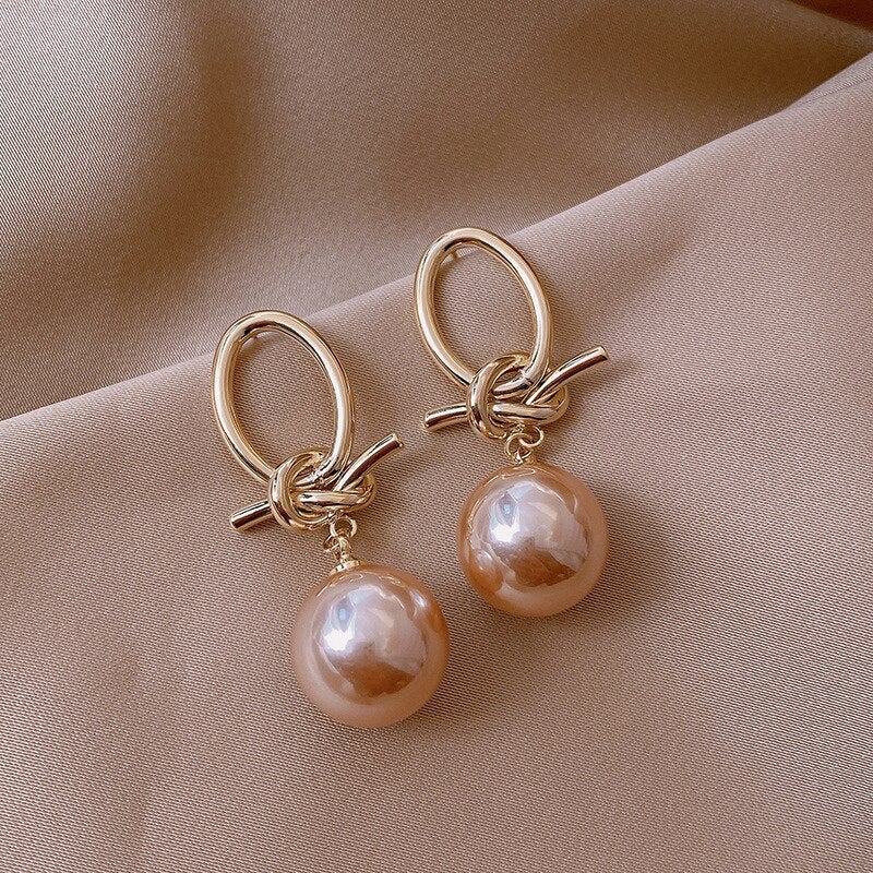 Pendientes de aro con perlas doradas