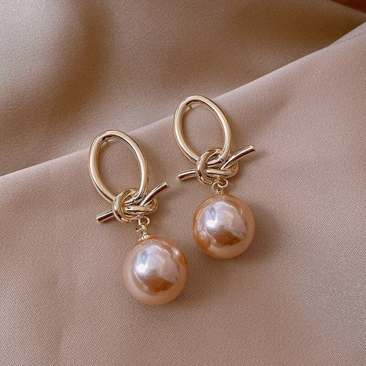 Pendientes de aro con perlas doradas