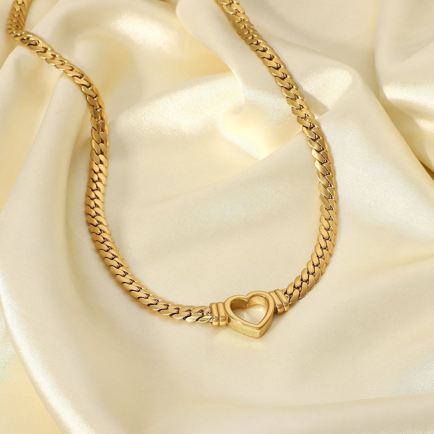 Hermoso collar de corazón