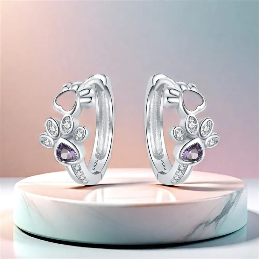 Pendientes Huggie Paw en plata con circonitas y piedra preciosa en forma de corazón