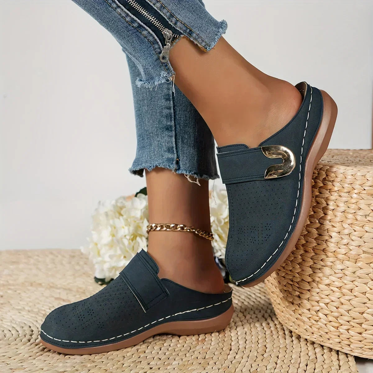 Sandalias de cuña Caprielle™ Chic