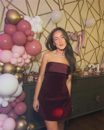 Feminova™ | Minivestido con hombros descubiertos 