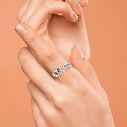 Anillo de circonita en forma de pata con diseño de corazón e infinito