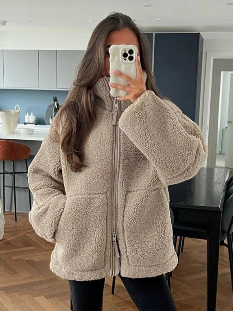 Calista™ | Abrigo con cuello y cremallera