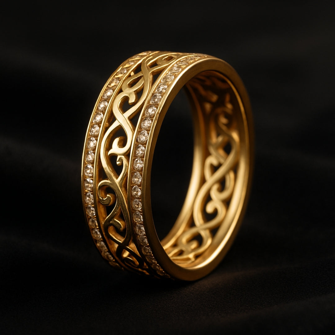 Anillo de oro hueco brillante