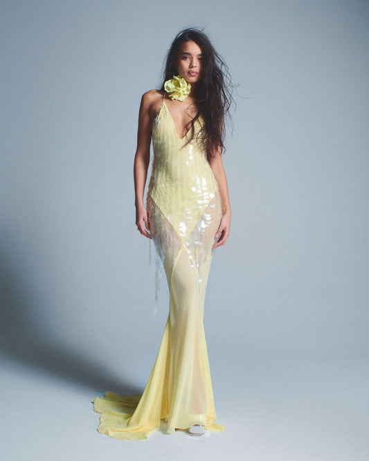 Nisari™ | Vestido con gargantilla floral