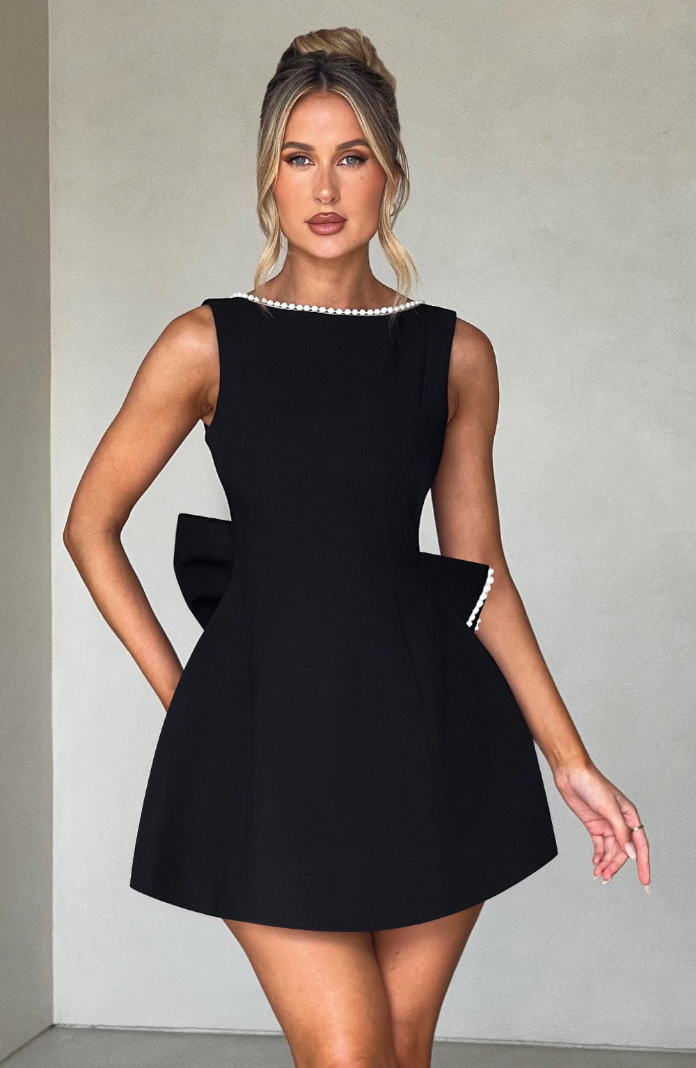 Azalea™ | Minivestido con lazo de perlas