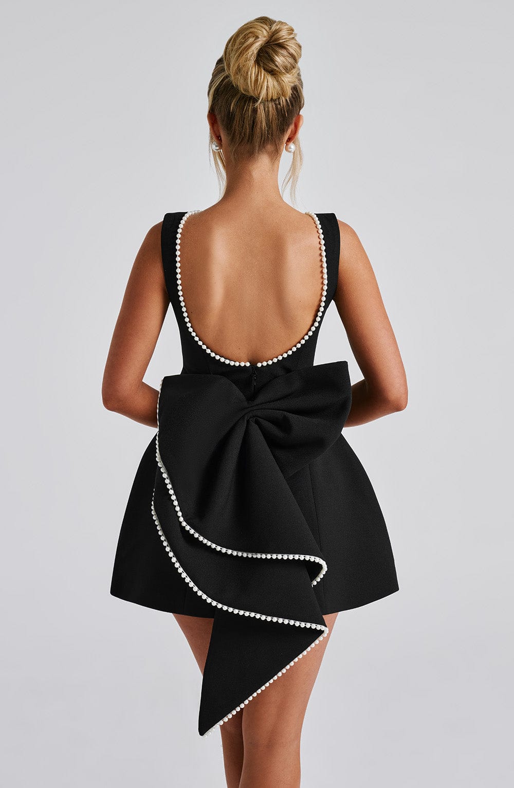 Azalea™ | Minivestido con lazo de perlas