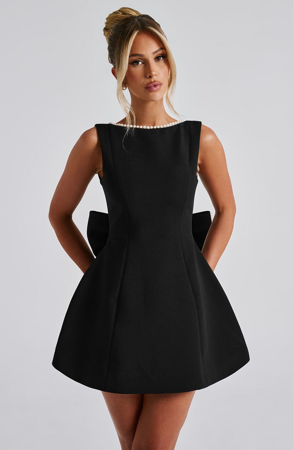 Azalea™ | Minivestido con lazo de perlas