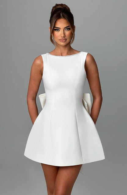 Azalea™ | Minivestido con lazo de perlas