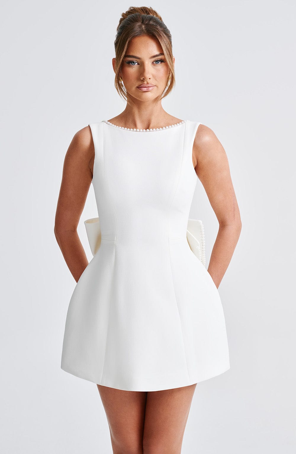 Azalea™ | Minivestido con lazo de perlas