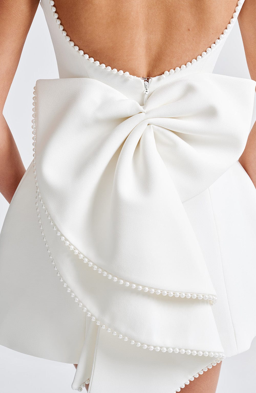 Azalea™ | Minivestido con lazo de perlas