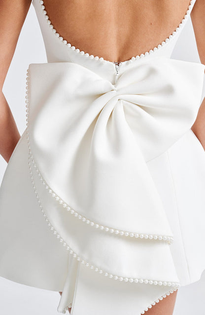 Azalea™ | Minivestido con lazo de perlas