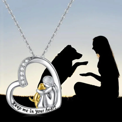 Collar de corazón de plata con perro y circonitas