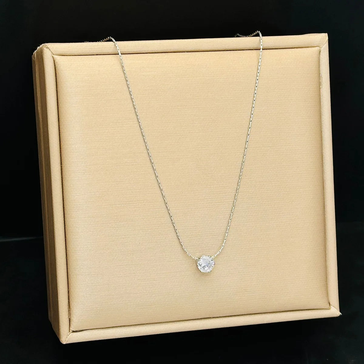 Collar Cléa con piedra moissanita