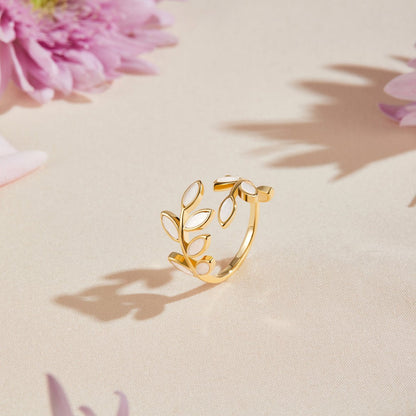 Anillo de hoja dorada