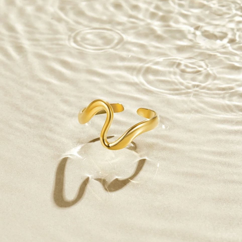 Anillo de onda dorada