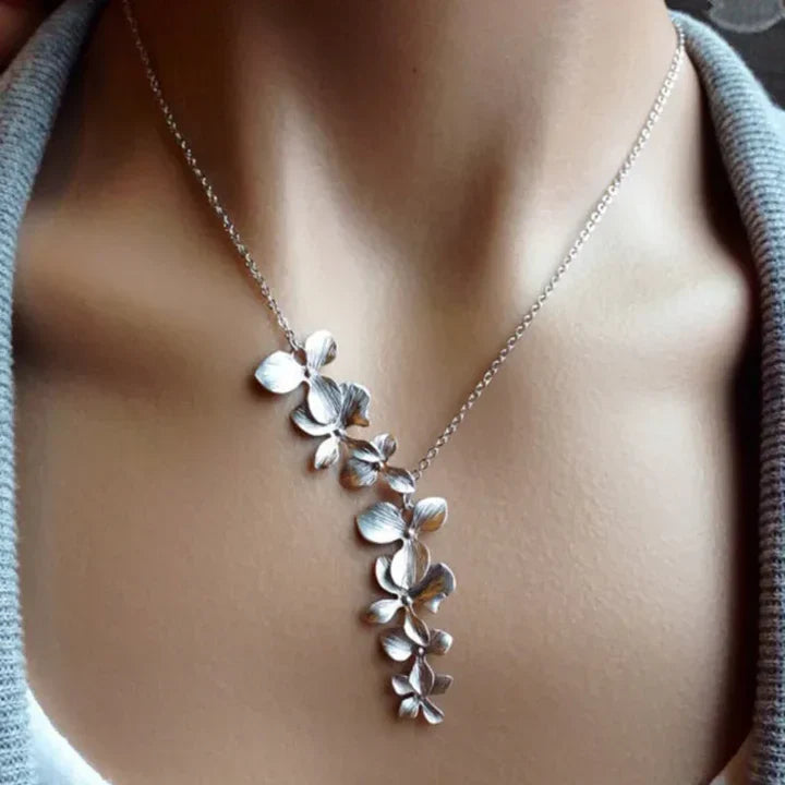 Collar vintage de flores de plata