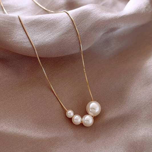 Collar de oro con perlas de agua dulce 