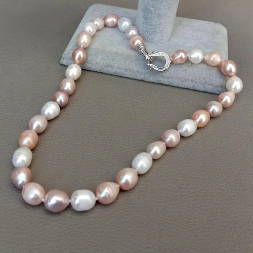 Collar con perlas de colores 