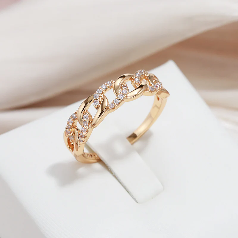 Anillo elegante con cadena dorada 