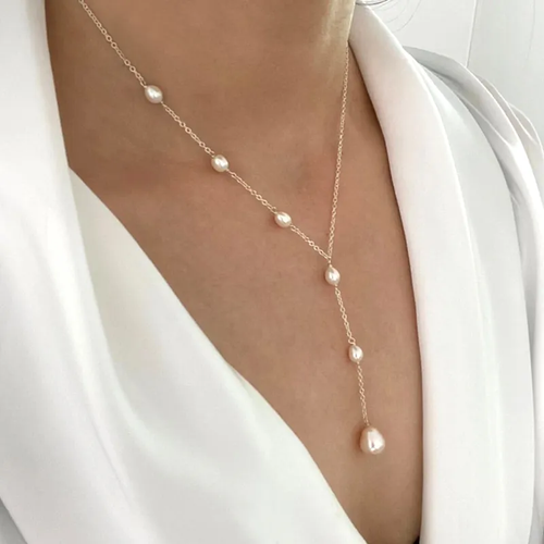 Colgante vintage y collar de perlas 